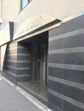 寿ビルの外観