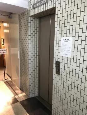 寿ビルの外観