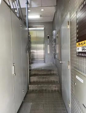 新橋WBビルの外観