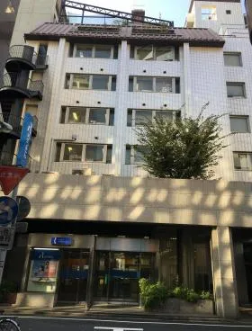 労金新橋ビルの外観