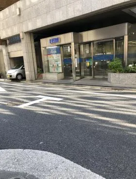 労金新橋ビルの外観