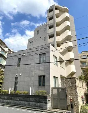 ユニロイヤル赤坂ビルの外観