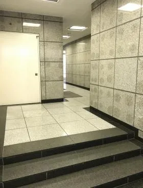 オークラヤビルの外観