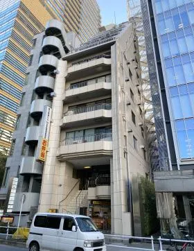 第6新倉ビルの外観