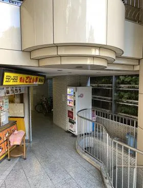 第6新倉ビルの外観