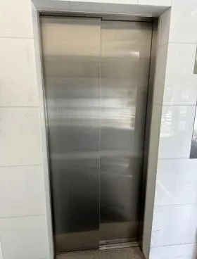 No.1ニイクラビルの外観