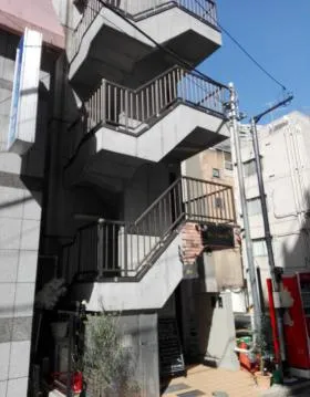 ダイヤモンドビル赤坂の外観