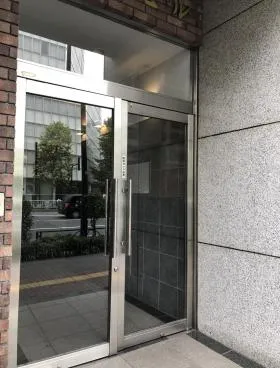 芳明ビルの外観