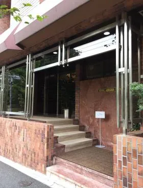 ロイヤル赤坂サルーンの外観