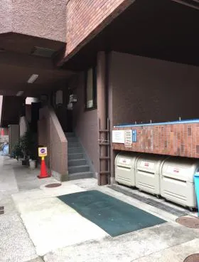 ロイヤル赤坂サルーンの外観