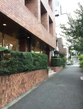 ロイヤル赤坂サルーンの外観