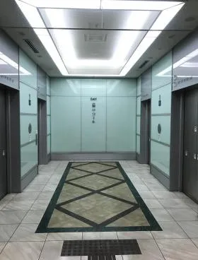 新青山ビル東館の外観