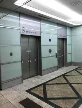 新青山ビル東館の外観