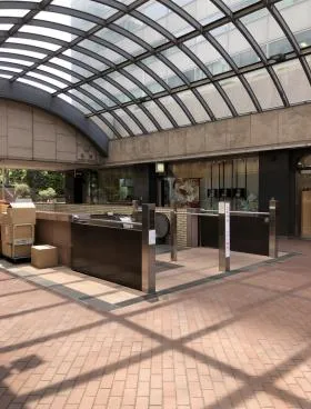 新青山ビル東館の外観
