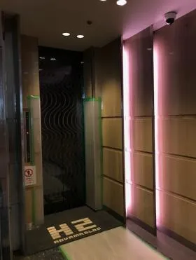 H2AOYAMAビルの外観