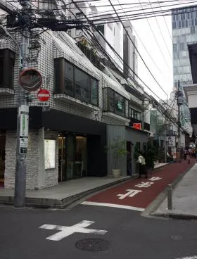 青山五番館ビルの外観