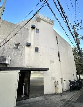 南青山4丁目戸建店舗ビルの外観