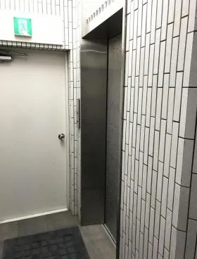 青山サクセスビルの外観
