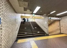 出入口3の階段