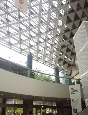 聖路加タワーの外観