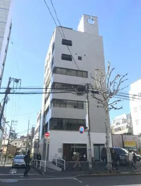 ファミリー青山ビルの外観