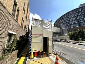 歩道橋を通過する