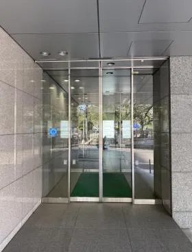 JRE銀座三丁目(旧菱進銀座イーストミラー)ビルの外観