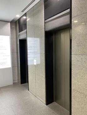 JRE銀座三丁目(旧菱進銀座イーストミラー)ビルの外観
