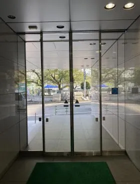 JRE銀座三丁目(旧菱進銀座イーストミラー)ビルの外観