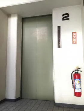富岳ビルの外観