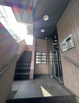 アスモビルの外観