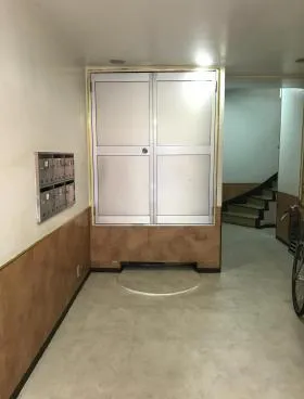 カナディアンビルの外観