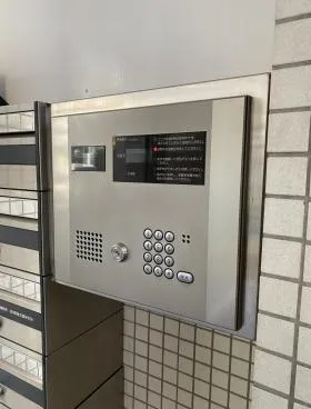 力ンファウスビルの外観