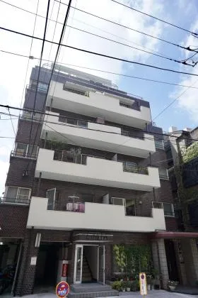 ブルジョン南青山ビルの外観