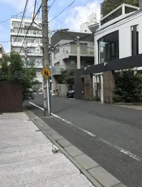 ブルジョン南青山ビルの外観