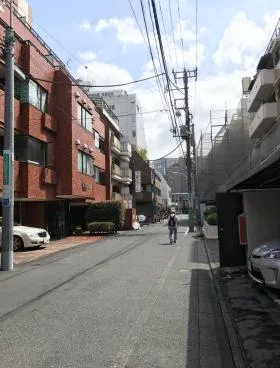 ブルジョン南青山ビルの外観