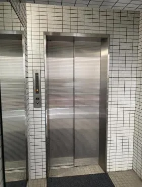 鈴木ビルの外観