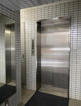 鈴木ビルの外観