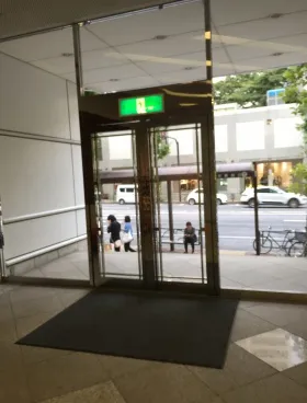 広尾プラザビルの外観