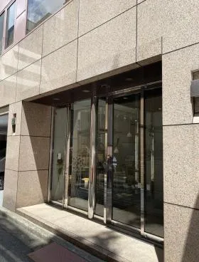 ブロドリー西新橋ビルの外観