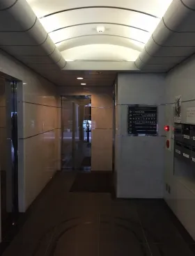 登栄西新橋ビルの外観