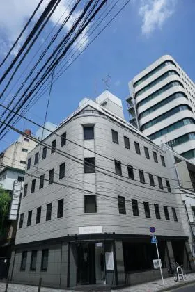 登栄西新橋ビルの外観