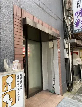 山水ビルの外観