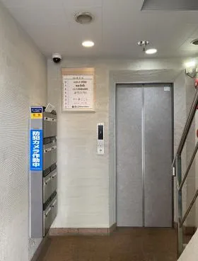 山水ビルの外観
