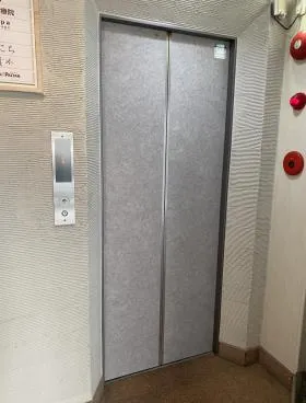 山水ビルの外観