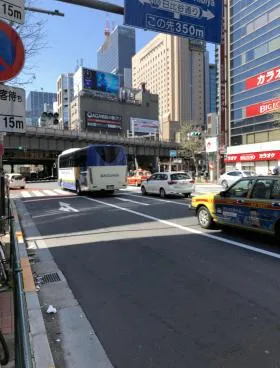 日興産業ビルの外観