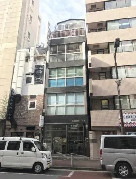 万善ビルの外観