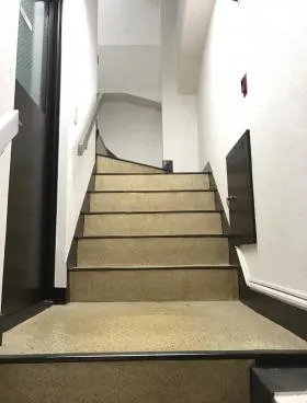 万善ビルの外観