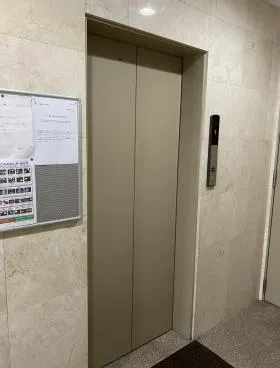 ステージ新橋ビルの外観