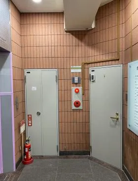 赤レンガ通リビルの外観